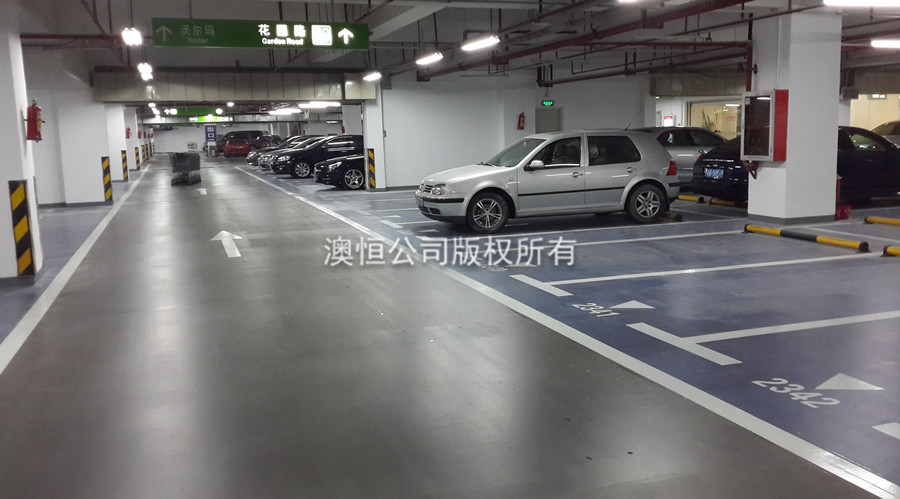 350-澳恒深灰藍(lán)和深灰用于車庫(kù)（9）_副本.jpg 地下停車場(chǎng)使用澳恒彩色面層自流平水泥效果圖